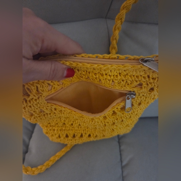 Delia's Yellow Straw Crossbody Bag With Tassle - Picture 3 of 8